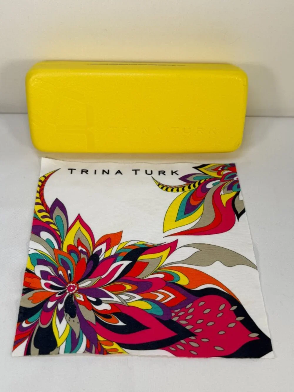 TRINA TURK Yellow Clamshell Glasses Eyeglass Sunglass Case and Cloth